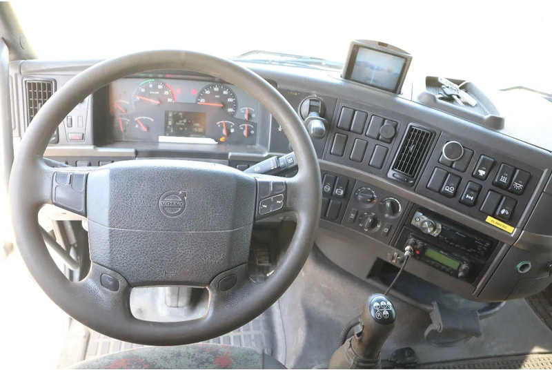 Interior photo 2: Kamion-šasija Volvo FH 460 | 6X2 | MANUAL | BDF | RETARDER | EURO 3