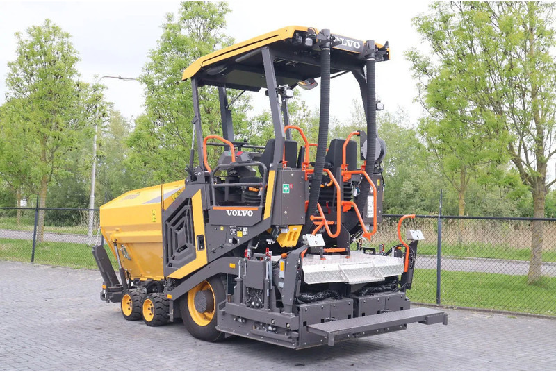 Volvo P2870 D ABG | ASPHALT PAVER | NEW / UNUSED | BOMAG BF300 - Stroj za asfaltiranje: slika Volvo P2870 D ABG | ASPHALT PAVER | NEW / UNUSED | BOMAG BF300 - Stroj za asfaltiranje Volvo P2870 D ABG | ASPHALT PAVER | NEW / UNUSED | BOMAG BF300 - Stroj za asfaltiranje: slika Volvo P2870 D ABG | ASPHALT PAVER | NEW / UNUSED | BOMAG BF300 - Stroj za asfaltiranje