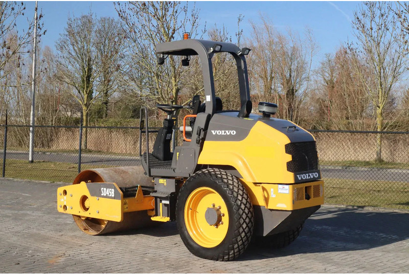 Volvo SD45B | GOOD CONDIITON | LOW HOURS - Valjak: slika Volvo SD45B | GOOD CONDIITON | LOW HOURS - Valjak Volvo SD45B | GOOD CONDIITON | LOW HOURS - Valjak: slika Volvo SD45B | GOOD CONDIITON | LOW HOURS - Valjak
