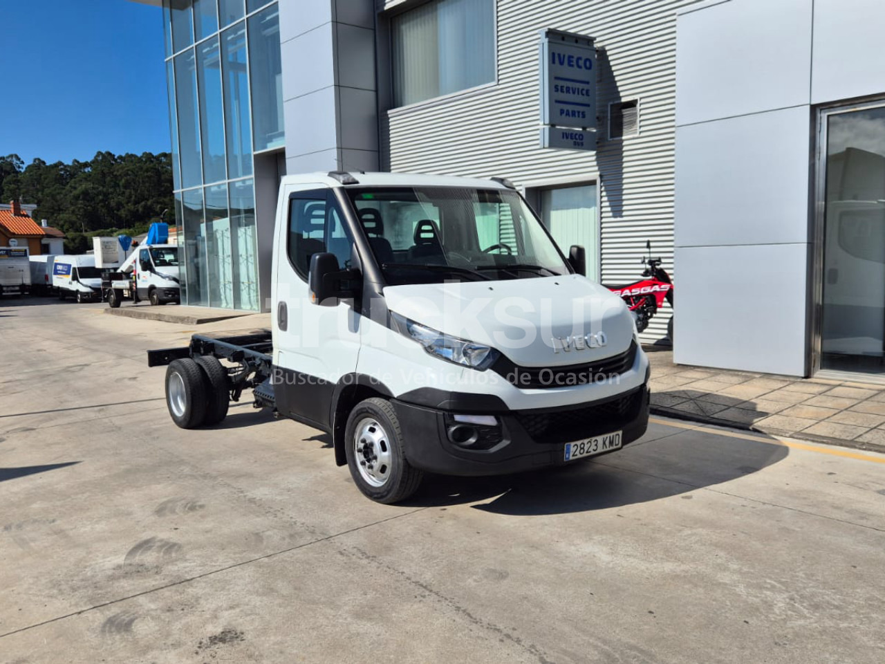 IVECO DAILY 35C15 - Kamion-šasija: slika IVECO DAILY 35C15 - Kamion-šasija IVECO DAILY 35C15 - Kamion-šasija: slika IVECO DAILY 35C15 - Kamion-šasija