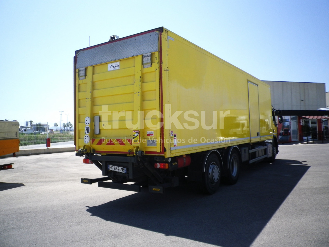 RENAULT D380.26 6X2*4 ejes 6x2*4 - Kamion sandučar: slika RENAULT D380.26 6X2*4 ejes 6x2*4 - Kamion sandučar RENAULT D380.26 6X2*4 ejes 6x2*4 - Kamion sandučar: slika RENAULT D380.26 6X2*4 ejes 6x2*4 - Kamion sandučar