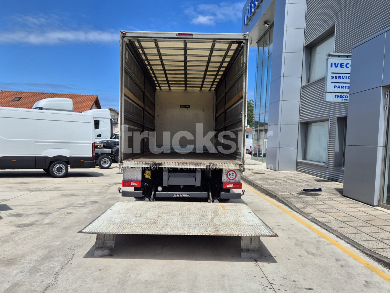 Kamion s ceradom SCANIA P320: slika Kamion s ceradom SCANIA P320 Kamion s ceradom SCANIA P320: slika Kamion s ceradom SCANIA P320