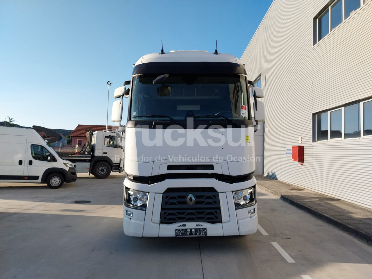 RENAULT T520 HIGH SLEEPER CAB - Tegljač: slika RENAULT T520 HIGH SLEEPER CAB - Tegljač RENAULT T520 HIGH SLEEPER CAB - Tegljač: slika RENAULT T520 HIGH SLEEPER CAB - Tegljač