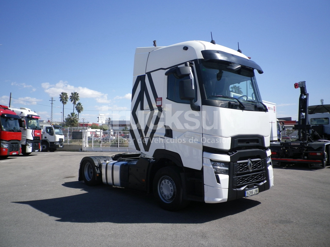 RENAULT T520 HIGH SLEEPER CAB - Tegljač: slika RENAULT T520 HIGH SLEEPER CAB - Tegljač RENAULT T520 HIGH SLEEPER CAB - Tegljač: slika RENAULT T520 HIGH SLEEPER CAB - Tegljač