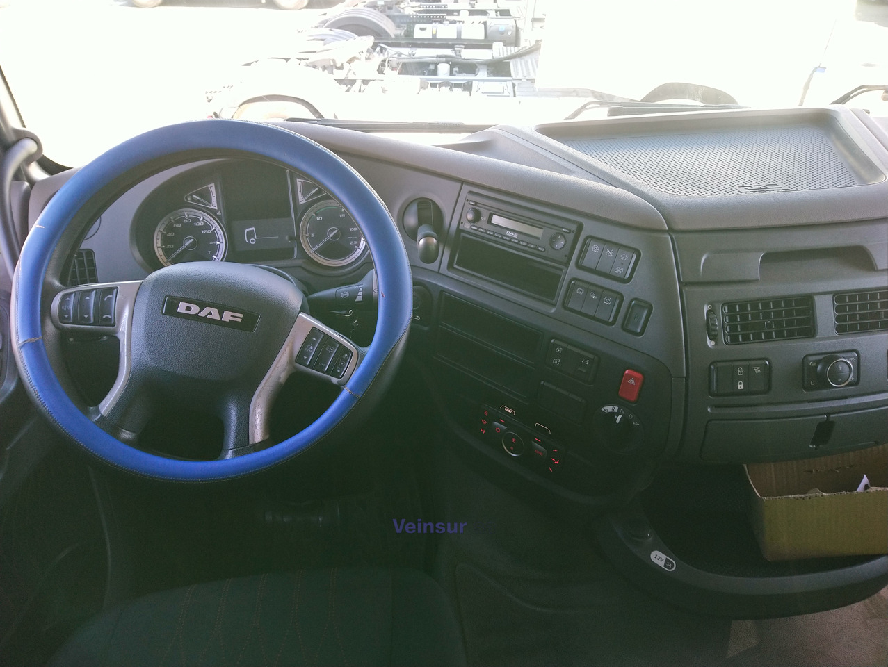 DAF FT 95XF530 - Tegljač: slika DAF FT 95XF530 - Tegljač DAF FT 95XF530 - Tegljač: slika DAF FT 95XF530 - Tegljač