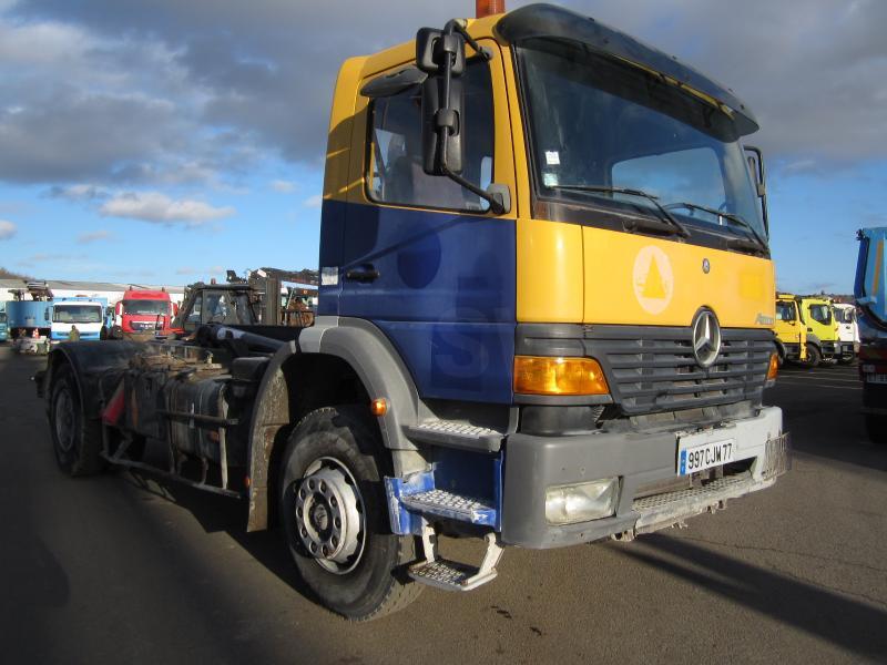 Mercedes Atego 1823 - Kamion s kukastom dizalicom: slika Mercedes Atego 1823 - Kamion s kukastom dizalicom Mercedes Atego 1823 - Kamion s kukastom dizalicom: slika Mercedes Atego 1823 - Kamion s kukastom dizalicom
