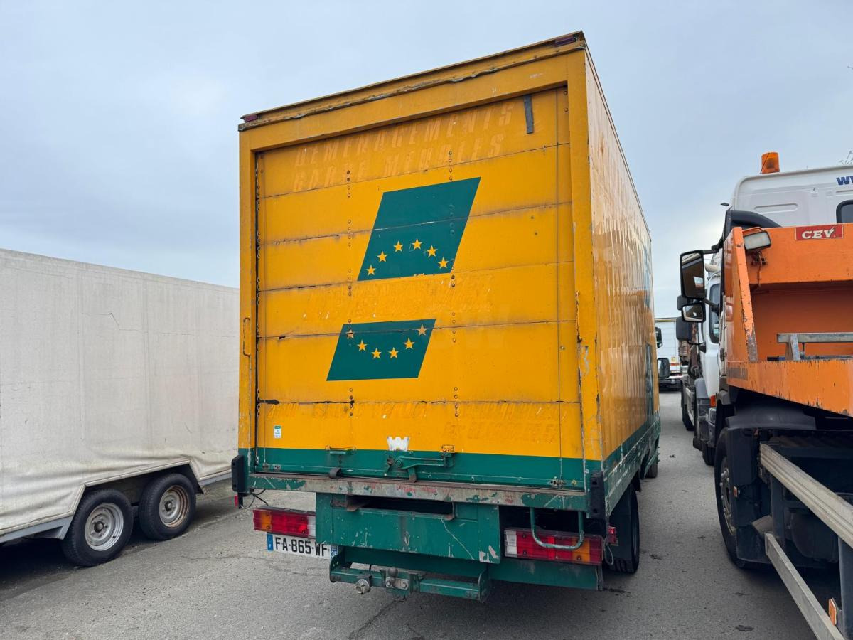 Mercedes Sprinter - Dostavno vozilo sa zatvorenim sandukom: slika Mercedes Sprinter - Dostavno vozilo sa zatvorenim sandukom Mercedes Sprinter - Dostavno vozilo sa zatvorenim sandukom: slika Mercedes Sprinter - Dostavno vozilo sa zatvorenim sandukom