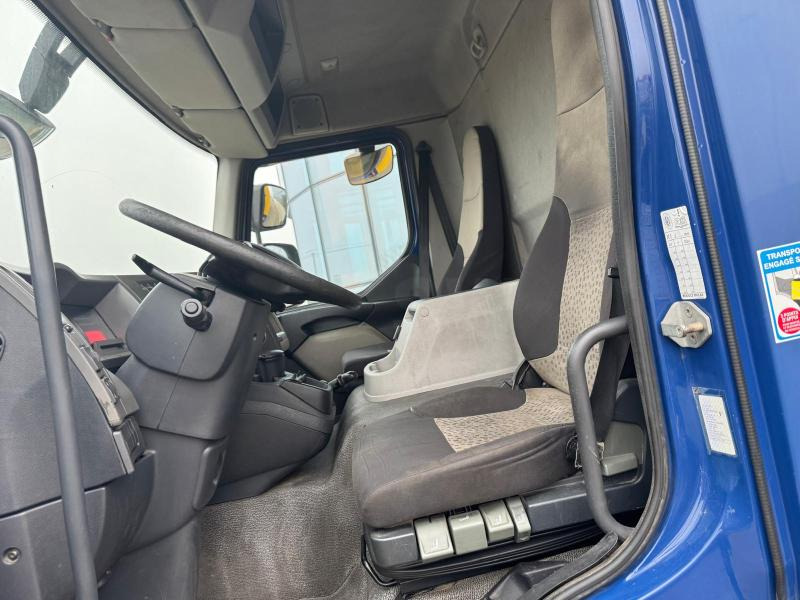 Interior photo 1: Kamion sandučar Renault Midlum 270 DXI