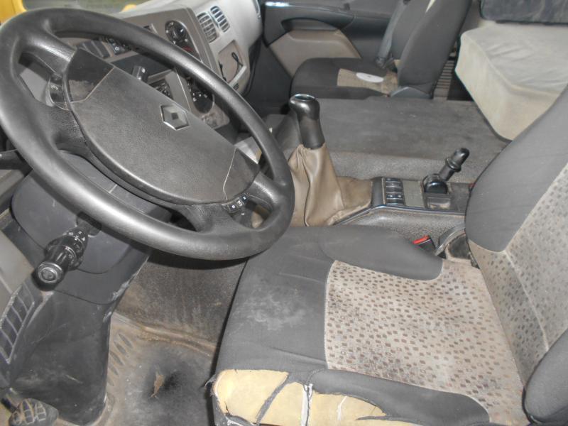 Interior photo 1: Kamion s ceradom Renault Premium 280 DXI