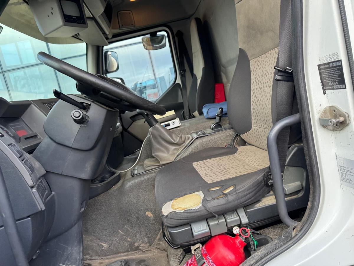 Kamion cisterna za prijevoz goriva Renault Premium 370 DXI: slika Kamion cisterna za prijevoz goriva Renault Premium 370 DXI