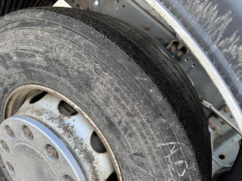 Kamion cisterna za prijevoz goriva Renault Premium 370 DXI: slika Kamion cisterna za prijevoz goriva Renault Premium 370 DXI