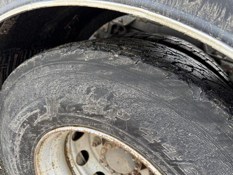 Kamion cisterna za prijevoz goriva Renault Premium 370 DXI: slika Kamion cisterna za prijevoz goriva Renault Premium 370 DXI