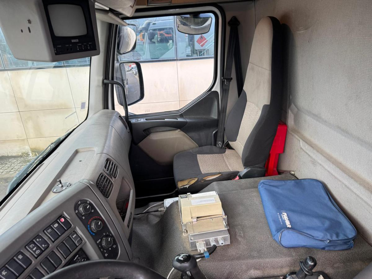 Kamion cisterna za prijevoz goriva Renault Premium 370 DXI: slika Kamion cisterna za prijevoz goriva Renault Premium 370 DXI