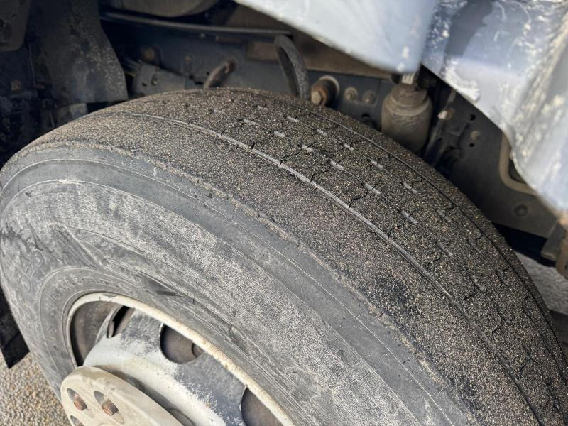 Kamion cisterna za prijevoz goriva Renault Premium 370 DXI: slika Kamion cisterna za prijevoz goriva Renault Premium 370 DXI