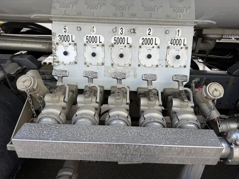 Kamion cisterna za prijevoz goriva Renault Premium 370 DXI: slika Kamion cisterna za prijevoz goriva Renault Premium 370 DXI