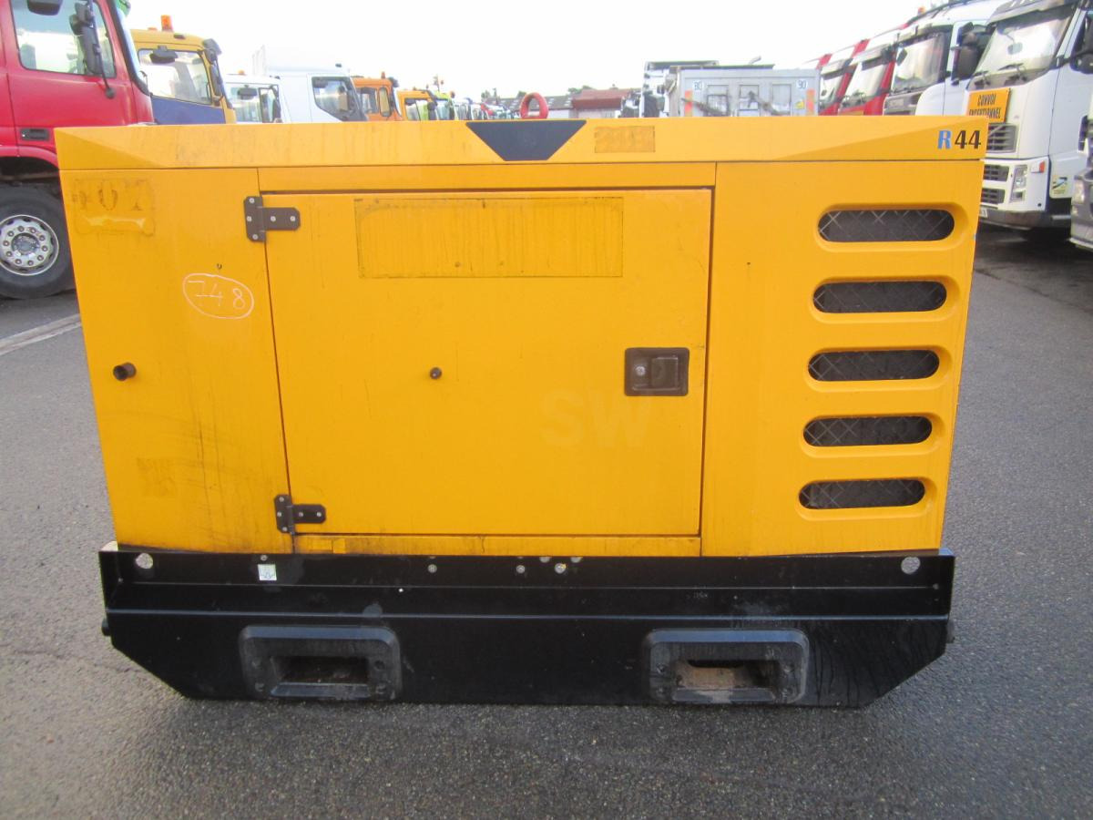 Sdmo R44 - Generatorski set: slika Sdmo R44 - Generatorski set Sdmo R44 - Generatorski set: slika Sdmo R44 - Generatorski set