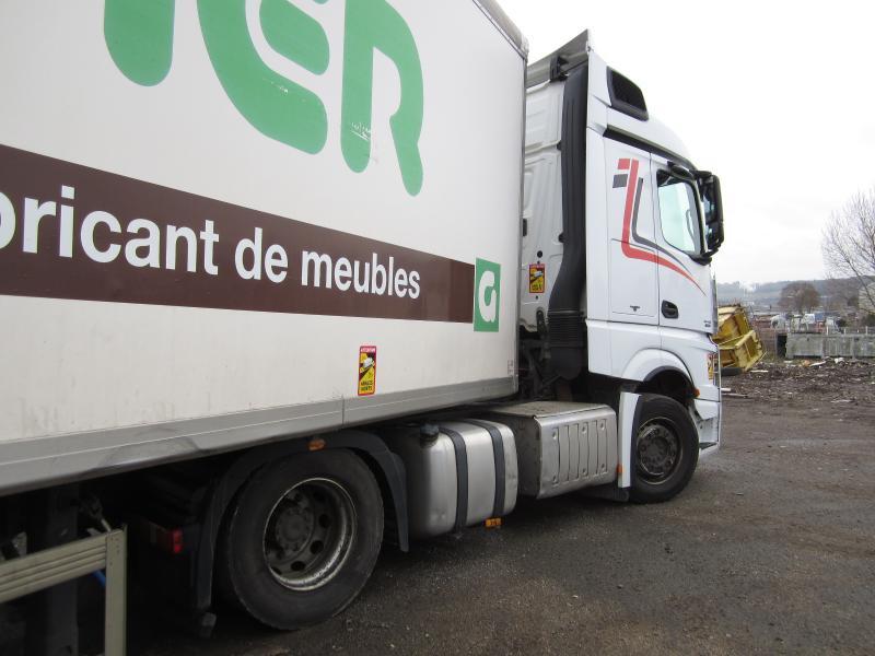 Mercedes Actros 1845 - Tegljač: slika Mercedes Actros 1845 - Tegljač Mercedes Actros 1845 - Tegljač: slika Mercedes Actros 1845 - Tegljač