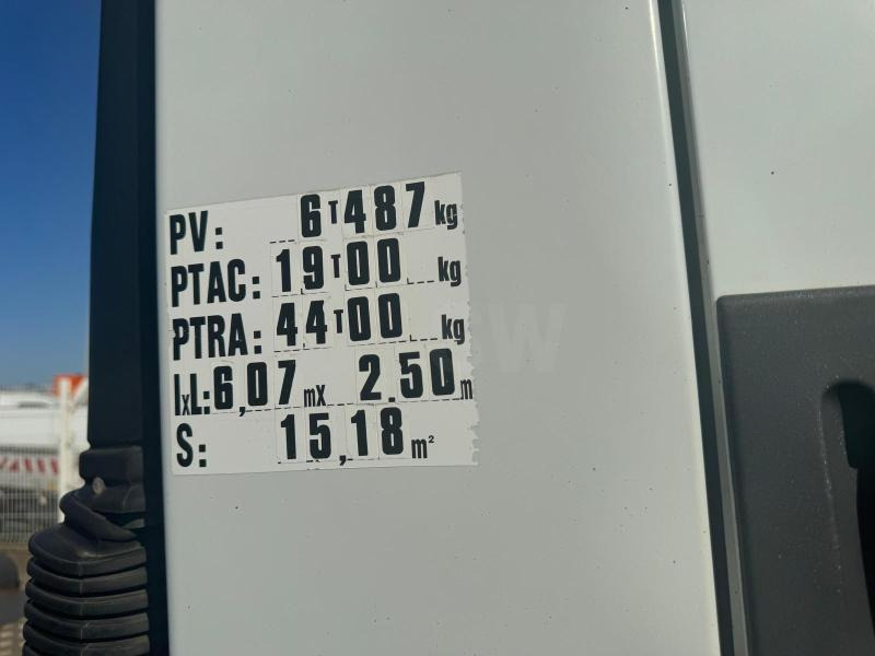 Tegljač Renault Premium 370 DCI: slika Tegljač Renault Premium 370 DCI Tegljač Renault Premium 370 DCI: slika Tegljač Renault Premium 370 DCI