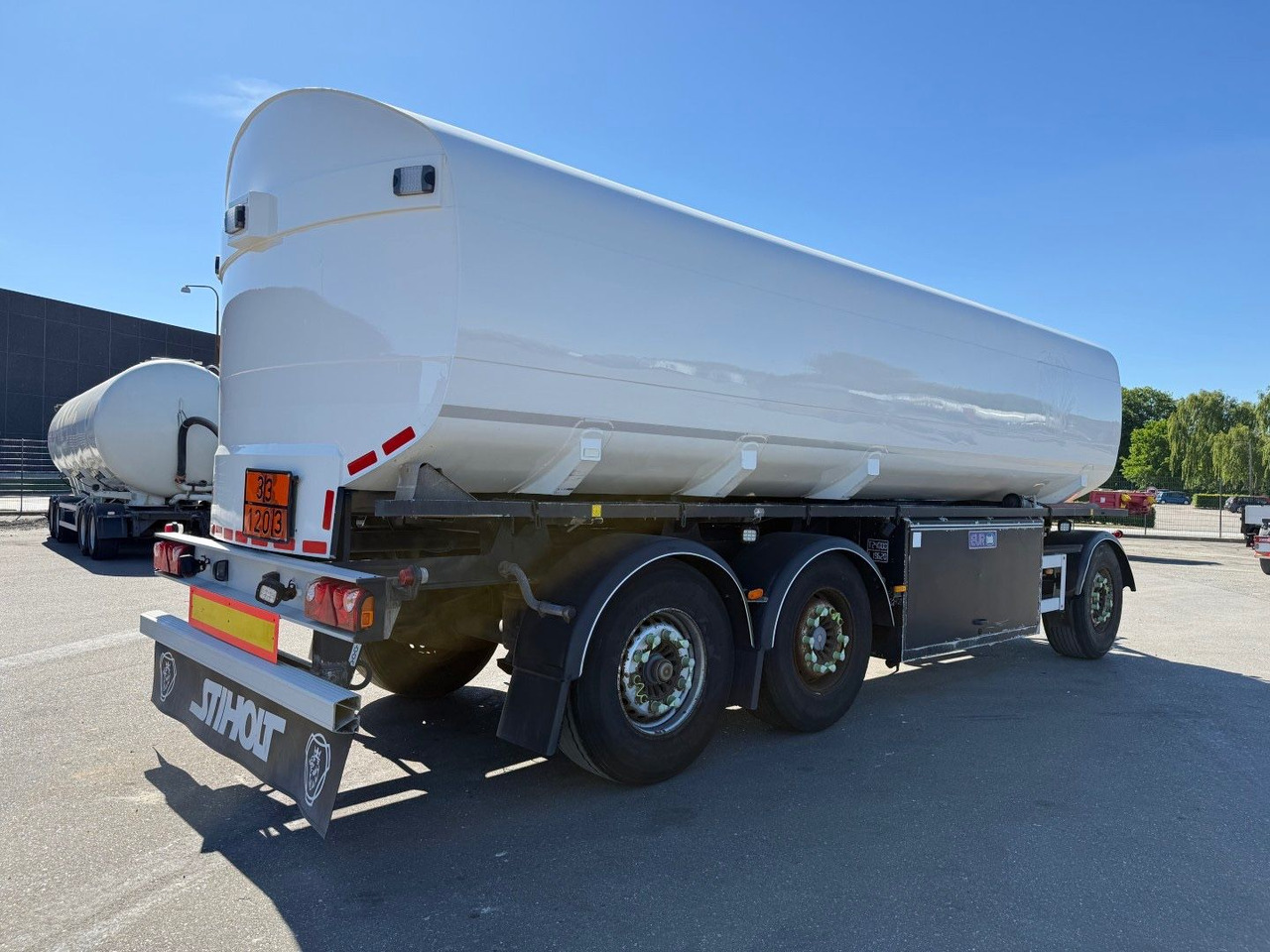 Eurotank 3 axle ET-26-4 ADR 25.500 L 4 Room - Prikolica cisterna: slika Eurotank 3 axle ET-26-4 ADR 25.500 L 4 Room - Prikolica cisterna Eurotank 3 axle ET-26-4 ADR 25.500 L 4 Room - Prikolica cisterna: slika Eurotank 3 axle ET-26-4 ADR 25.500 L 4 Room - Prikolica cisterna