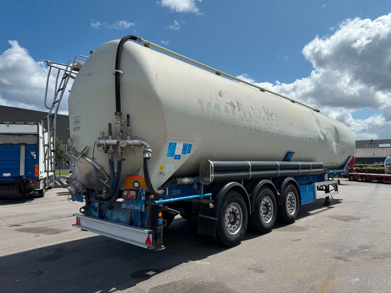 Feldbinder 3 axle 63 m3 Silo trailer Feldbinder 3 axle 63 m3 Silo trailer - Silos poluprikolica: slika Feldbinder 3 axle 63 m3 Silo trailer Feldbinder 3 axle 63 m3 Silo trailer - Silos poluprikolica Feldbinder 3 axle 63 m3 Silo trailer Feldbinder 3 axle 63 m3 Silo trailer - Silos poluprikolica: slika Feldbinder 3 axle 63 m3 Silo trailer Feldbinder 3 axle 63 m3 Silo trailer - Silos poluprikolica