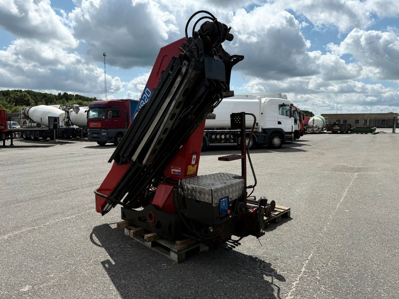 HMF 1820 K4 Remote control / Kran / Crane - Kamion s kranom: slika HMF 1820 K4 Remote control / Kran / Crane - Kamion s kranom HMF 1820 K4 Remote control / Kran / Crane - Kamion s kranom: slika HMF 1820 K4 Remote control / Kran / Crane - Kamion s kranom
