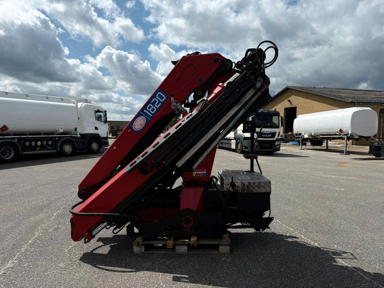 HMF 1820 K4 Remote control / Kran / Crane - Kamion s kranom: slika HMF 1820 K4 Remote control / Kran / Crane - Kamion s kranom HMF 1820 K4 Remote control / Kran / Crane - Kamion s kranom: slika HMF 1820 K4 Remote control / Kran / Crane - Kamion s kranom