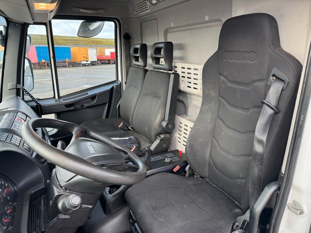 Iveco 180E32 4x2 Schmitz / Thermo King T-1200R Spectru - Kamion hladnjača: slika Iveco 180E32 4x2 Schmitz / Thermo King T-1200R Spectru - Kamion hladnjača Iveco 180E32 4x2 Schmitz / Thermo King T-1200R Spectru - Kamion hladnjača: slika Iveco 180E32 4x2 Schmitz / Thermo King T-1200R Spectru - Kamion hladnjača