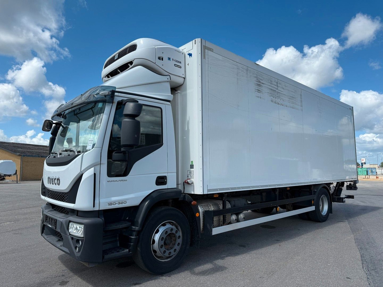 Iveco 180E32 4x2 Schmitz / Thermo King T-1200R Spectru Iveco 180E32 4x2 Schmitz / Thermo King T-1200R Spectru - Kamion hladnjača: slika Iveco 180E32 4x2 Schmitz / Thermo King T-1200R Spectru Iveco 180E32 4x2 Schmitz / Thermo King T-1200R Spectru - Kamion hladnjača Iveco 180E32 4x2 Schmitz / Thermo King T-1200R Spectru Iveco 180E32 4x2 Schmitz / Thermo King T-1200R Spectru - Kamion hladnjača: slika Iveco 180E32 4x2 Schmitz / Thermo King T-1200R Spectru Iveco 180E32 4x2 Schmitz / Thermo King T-1200R Spectru - Kamion hladnjača