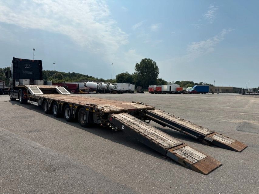 Kässbohrer 4 axle Extendable Machine Trailer - Poluprikolica s niskim utovarivačem: slika Kässbohrer 4 axle Extendable Machine Trailer - Poluprikolica s niskim utovarivačem Kässbohrer 4 axle Extendable Machine Trailer - Poluprikolica s niskim utovarivačem: slika Kässbohrer 4 axle Extendable Machine Trailer - Poluprikolica s niskim utovarivačem