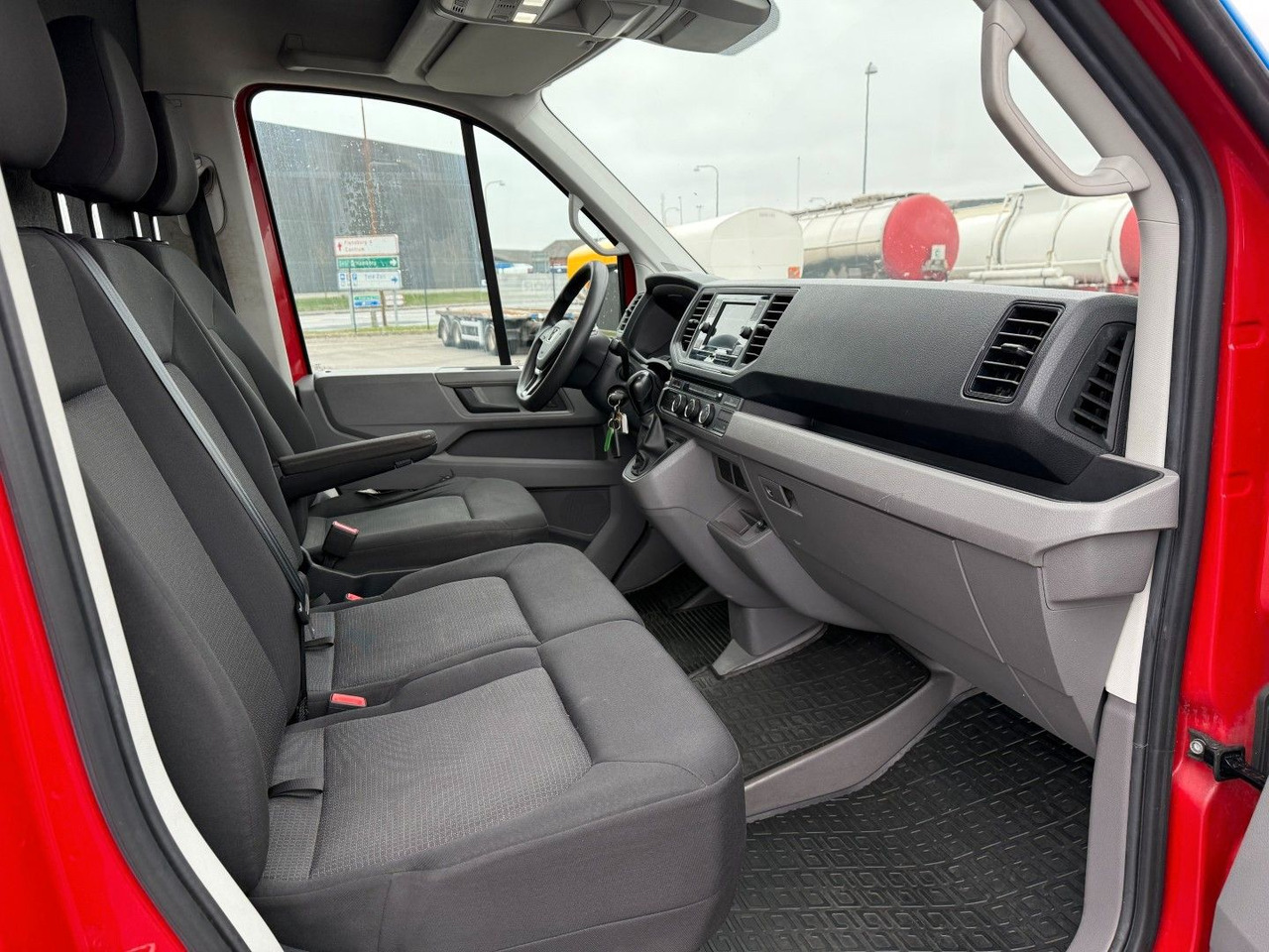 Dostavno vozilo s ceradom MAN TGE 2.0 TDI 3.180 Plane - Automat - Zepro - AC: slika Dostavno vozilo s ceradom MAN TGE 2.0 TDI 3.180 Plane - Automat - Zepro - AC Dostavno vozilo s ceradom MAN TGE 2.0 TDI 3.180 Plane - Automat - Zepro - AC: slika Dostavno vozilo s ceradom MAN TGE 2.0 TDI 3.180 Plane - Automat - Zepro - AC