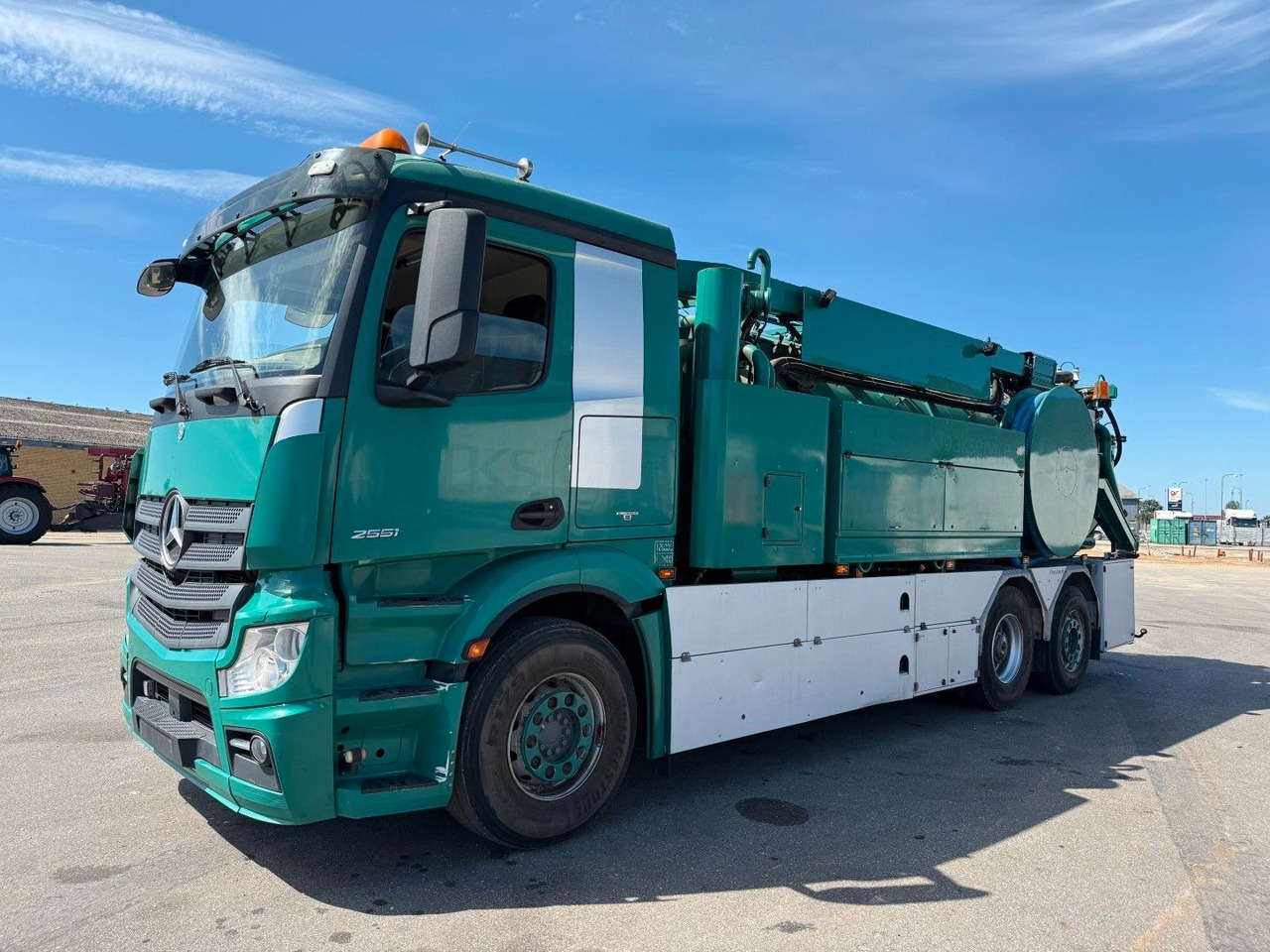 Mercedes-Benz Actros 2551 6x2*4 Hvidtved Larsen Flexline 311 - Vakum kamion: slika Mercedes-Benz Actros 2551 6x2*4 Hvidtved Larsen Flexline 311 - Vakum kamion Mercedes-Benz Actros 2551 6x2*4 Hvidtved Larsen Flexline 311 - Vakum kamion: slika Mercedes-Benz Actros 2551 6x2*4 Hvidtved Larsen Flexline 311 - Vakum kamion