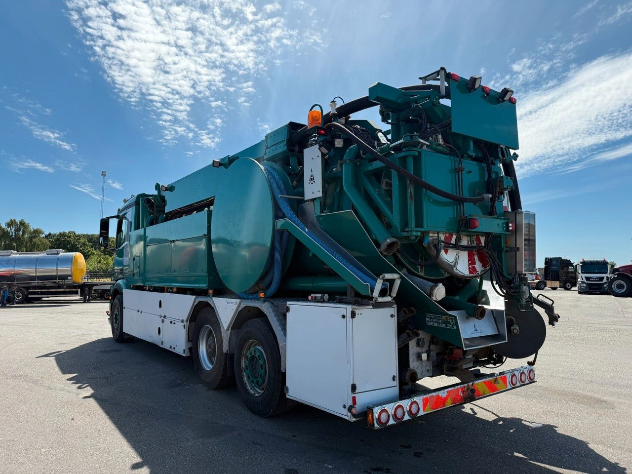 Mercedes-Benz Actros 2551 6x2*4 Hvidtved Larsen Flexline 311 - Vakum kamion: slika Mercedes-Benz Actros 2551 6x2*4 Hvidtved Larsen Flexline 311 - Vakum kamion Mercedes-Benz Actros 2551 6x2*4 Hvidtved Larsen Flexline 311 - Vakum kamion: slika Mercedes-Benz Actros 2551 6x2*4 Hvidtved Larsen Flexline 311 - Vakum kamion