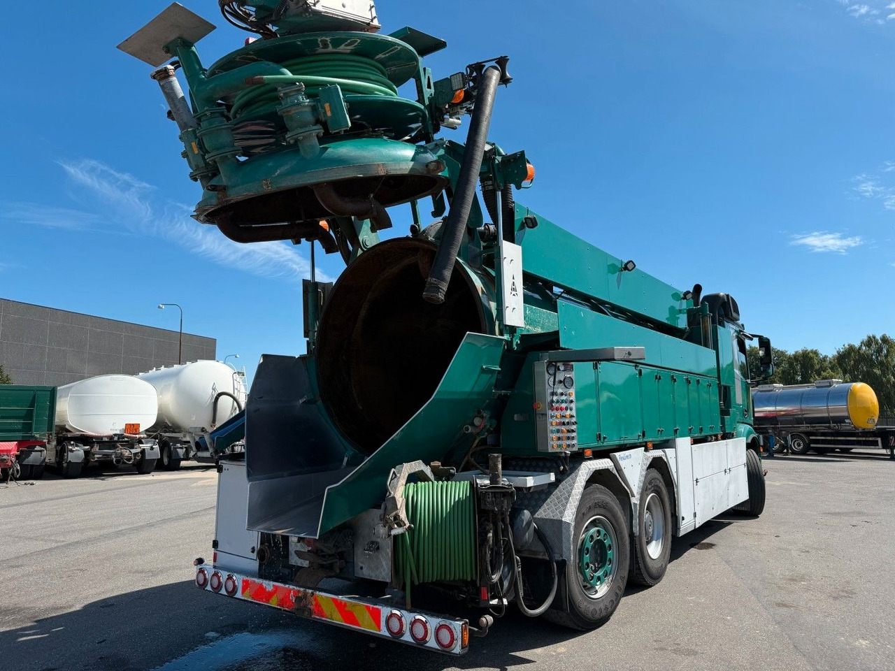 Mercedes-Benz Actros 2551 6x2*4 Hvidtved Larsen Flexline 311 - Vakum kamion: slika Mercedes-Benz Actros 2551 6x2*4 Hvidtved Larsen Flexline 311 - Vakum kamion Mercedes-Benz Actros 2551 6x2*4 Hvidtved Larsen Flexline 311 - Vakum kamion: slika Mercedes-Benz Actros 2551 6x2*4 Hvidtved Larsen Flexline 311 - Vakum kamion
