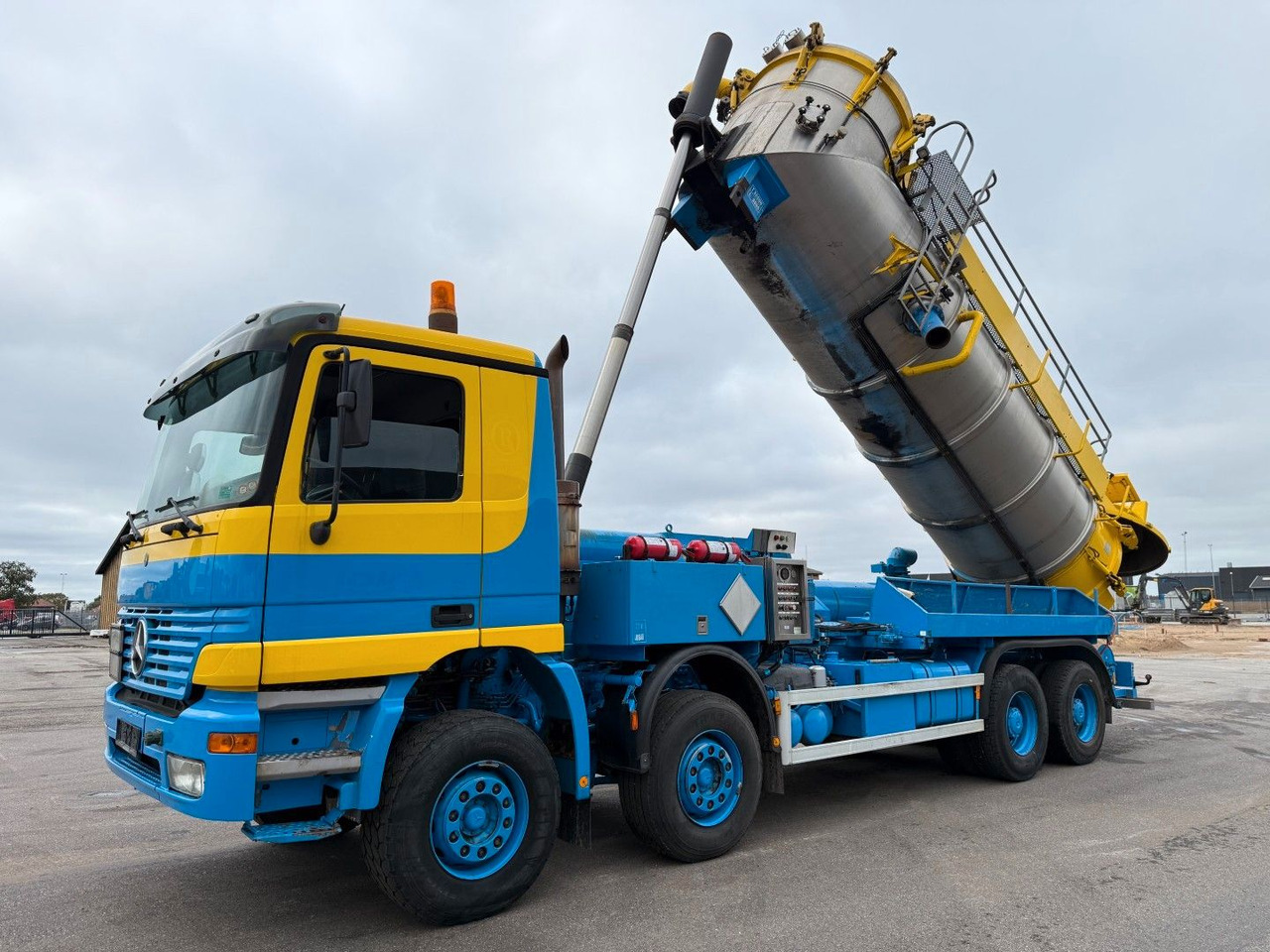 Mercedes-Benz Actros 4140 8x4 KOKS MEGAVAC 8000 ADR Dry Vac - Vakum kamion: slika Mercedes-Benz Actros 4140 8x4 KOKS MEGAVAC 8000 ADR Dry Vac - Vakum kamion Mercedes-Benz Actros 4140 8x4 KOKS MEGAVAC 8000 ADR Dry Vac - Vakum kamion: slika Mercedes-Benz Actros 4140 8x4 KOKS MEGAVAC 8000 ADR Dry Vac - Vakum kamion