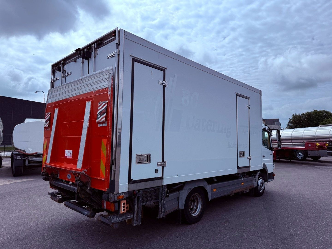 Mercedes-Benz Atego 1018 4x2 Carrier Supra 750 Mt - Kamion hladnjača: slika Mercedes-Benz Atego 1018 4x2 Carrier Supra 750 Mt - Kamion hladnjača Mercedes-Benz Atego 1018 4x2 Carrier Supra 750 Mt - Kamion hladnjača: slika Mercedes-Benz Atego 1018 4x2 Carrier Supra 750 Mt - Kamion hladnjača
