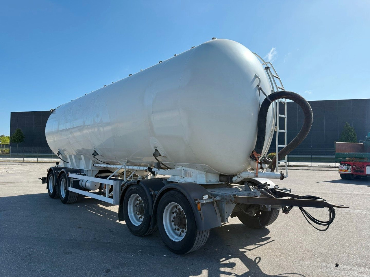 P4T30 4 axle 42 m3 Alu Silo tank - Prikolica cisterna: slika P4T30 4 axle 42 m3 Alu Silo tank - Prikolica cisterna P4T30 4 axle 42 m3 Alu Silo tank - Prikolica cisterna: slika P4T30 4 axle 42 m3 Alu Silo tank - Prikolica cisterna