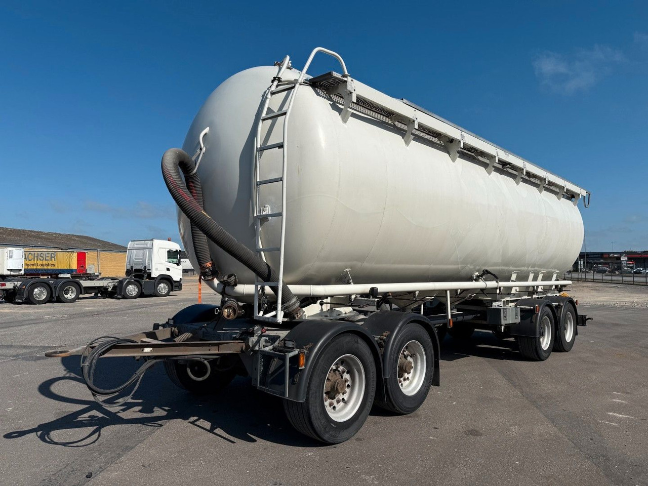 P4T30 4 axle 42 m3 Alu Silo tank - Prikolica cisterna: slika P4T30 4 axle 42 m3 Alu Silo tank - Prikolica cisterna P4T30 4 axle 42 m3 Alu Silo tank - Prikolica cisterna: slika P4T30 4 axle 42 m3 Alu Silo tank - Prikolica cisterna