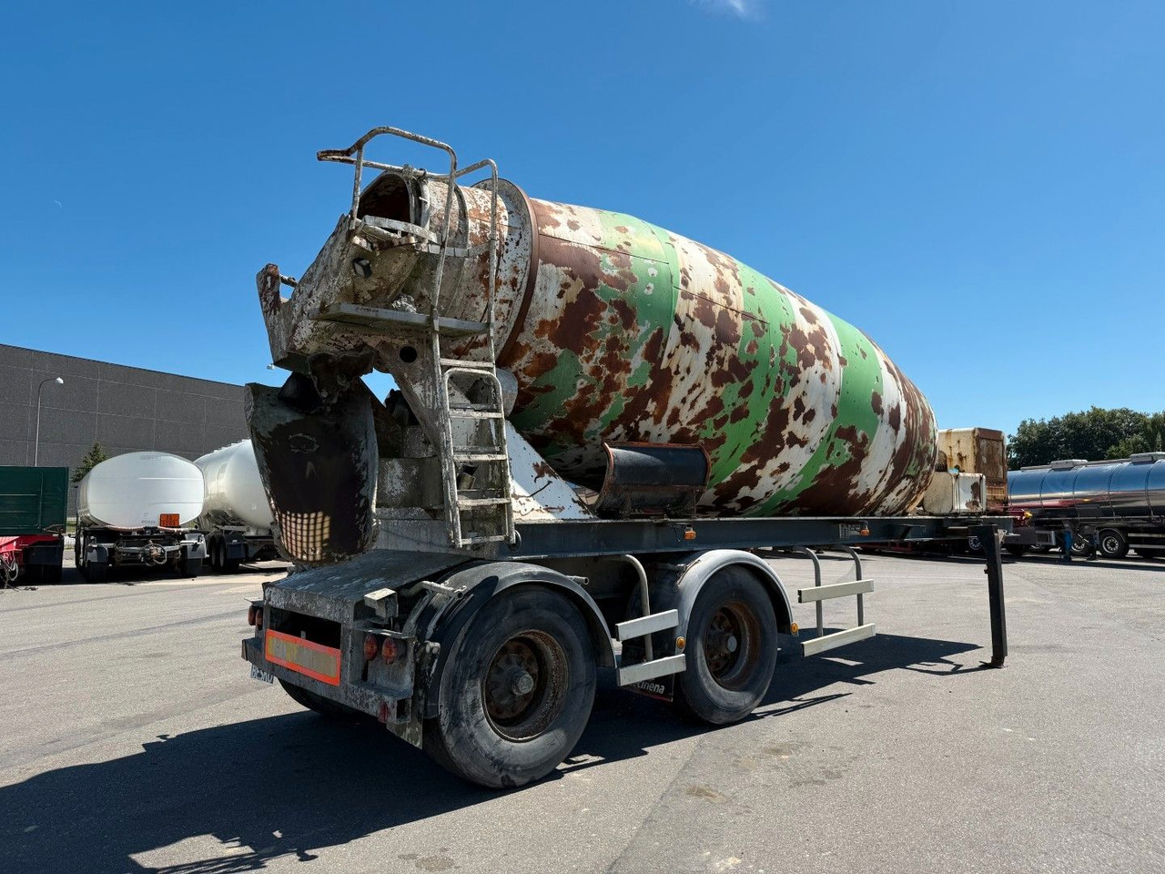 Lecinena 12 m3 Baruval 2 achse Beton/Concrete mixer Lecinena 12 m3 Baruval 2 achse Beton/Concrete mixer - Poluprikolica: slika Lecinena 12 m3 Baruval 2 achse Beton/Concrete mixer Lecinena 12 m3 Baruval 2 achse Beton/Concrete mixer - Poluprikolica Lecinena 12 m3 Baruval 2 achse Beton/Concrete mixer Lecinena 12 m3 Baruval 2 achse Beton/Concrete mixer - Poluprikolica: slika Lecinena 12 m3 Baruval 2 achse Beton/Concrete mixer Lecinena 12 m3 Baruval 2 achse Beton/Concrete mixer - Poluprikolica