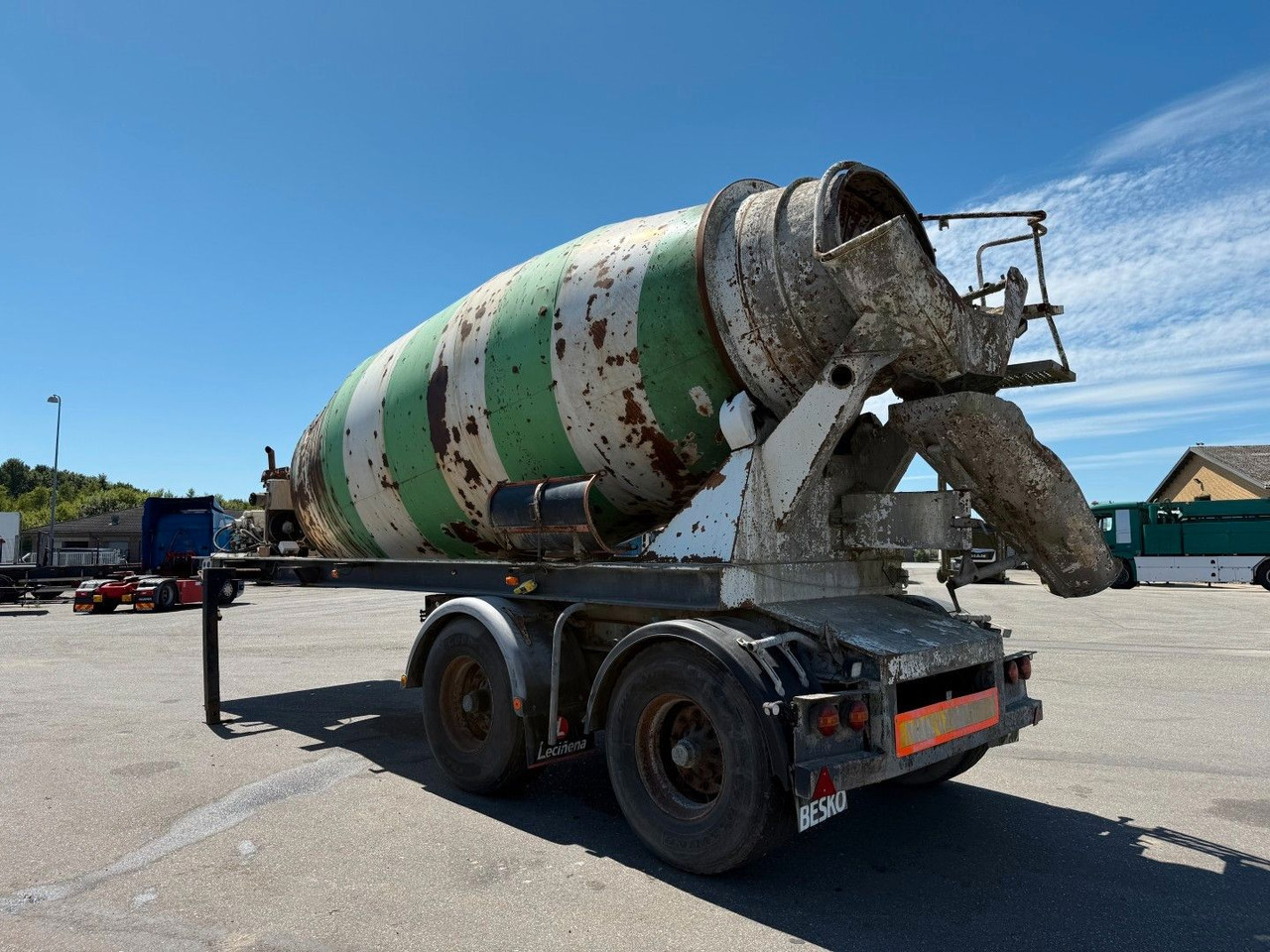 Lecinena 12 m3 Baruval 2 achse Beton/Concrete mixer Lecinena 12 m3 Baruval 2 achse Beton/Concrete mixer - Poluprikolica: slika Lecinena 12 m3 Baruval 2 achse Beton/Concrete mixer Lecinena 12 m3 Baruval 2 achse Beton/Concrete mixer - Poluprikolica Lecinena 12 m3 Baruval 2 achse Beton/Concrete mixer Lecinena 12 m3 Baruval 2 achse Beton/Concrete mixer - Poluprikolica: slika Lecinena 12 m3 Baruval 2 achse Beton/Concrete mixer Lecinena 12 m3 Baruval 2 achse Beton/Concrete mixer - Poluprikolica