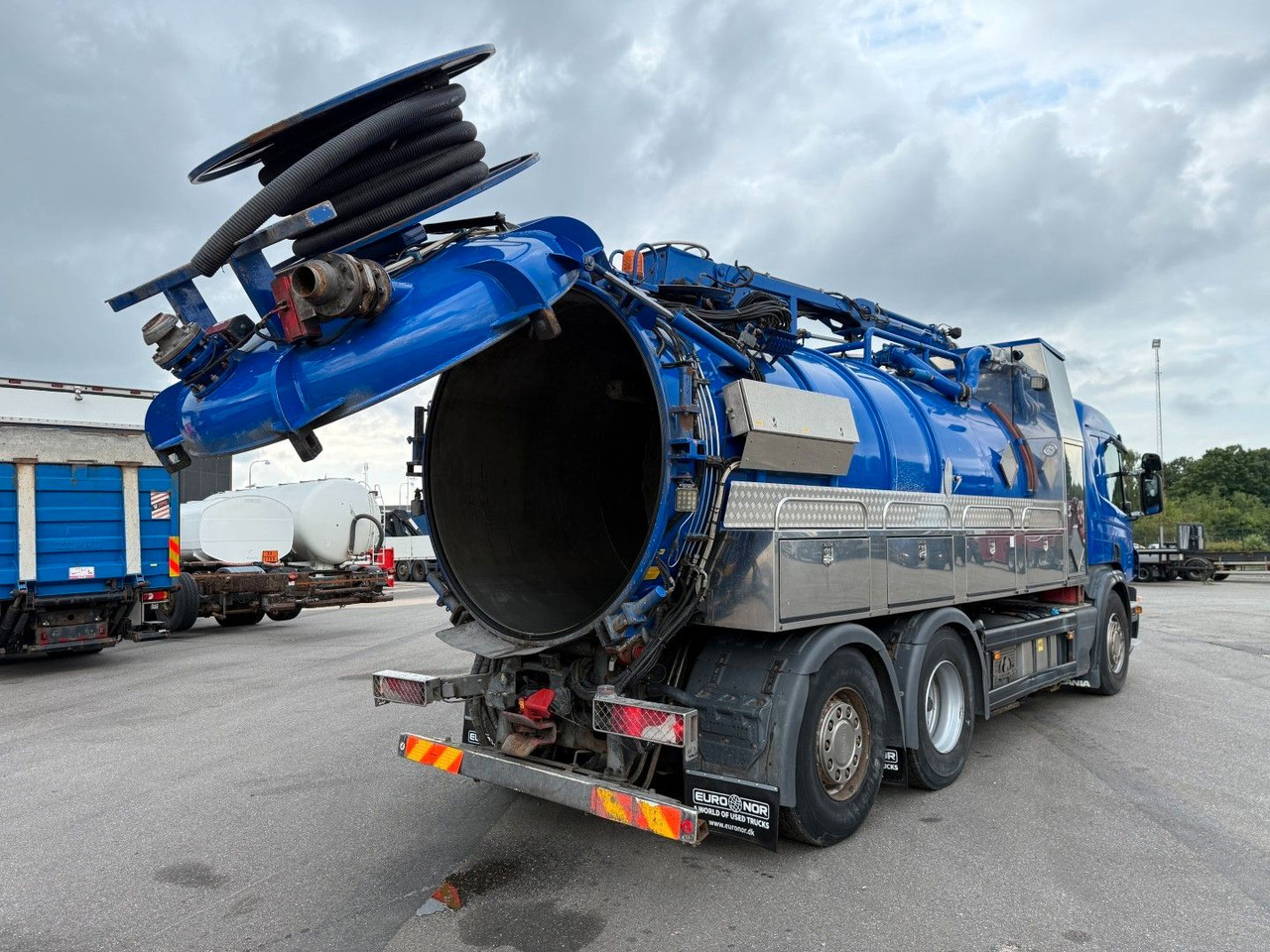 Scania 6x2*4 Eur-Mark PKI 12.1A Stainless Euro 5 - Vakum kamion: slika Scania 6x2*4 Eur-Mark PKI 12.1A Stainless Euro 5 - Vakum kamion Scania 6x2*4 Eur-Mark PKI 12.1A Stainless Euro 5 - Vakum kamion: slika Scania 6x2*4 Eur-Mark PKI 12.1A Stainless Euro 5 - Vakum kamion