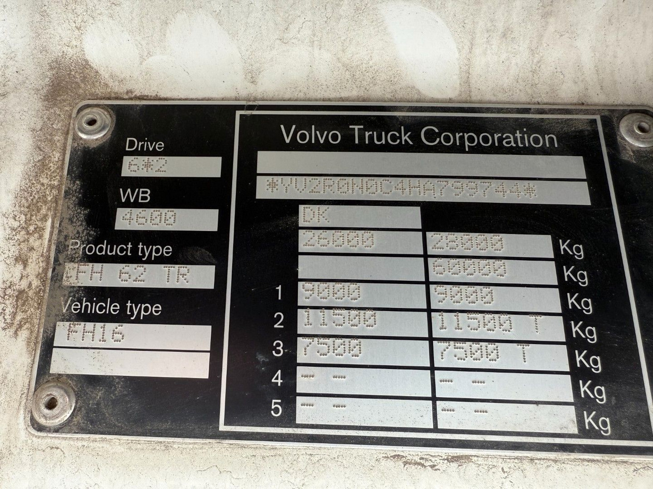 Kamion s kranom Volvo FH 16.550 6x24 / Crane HMF 3220K4 Euro 6: slika Kamion s kranom Volvo FH 16.550 6x24 / Crane HMF 3220K4 Euro 6