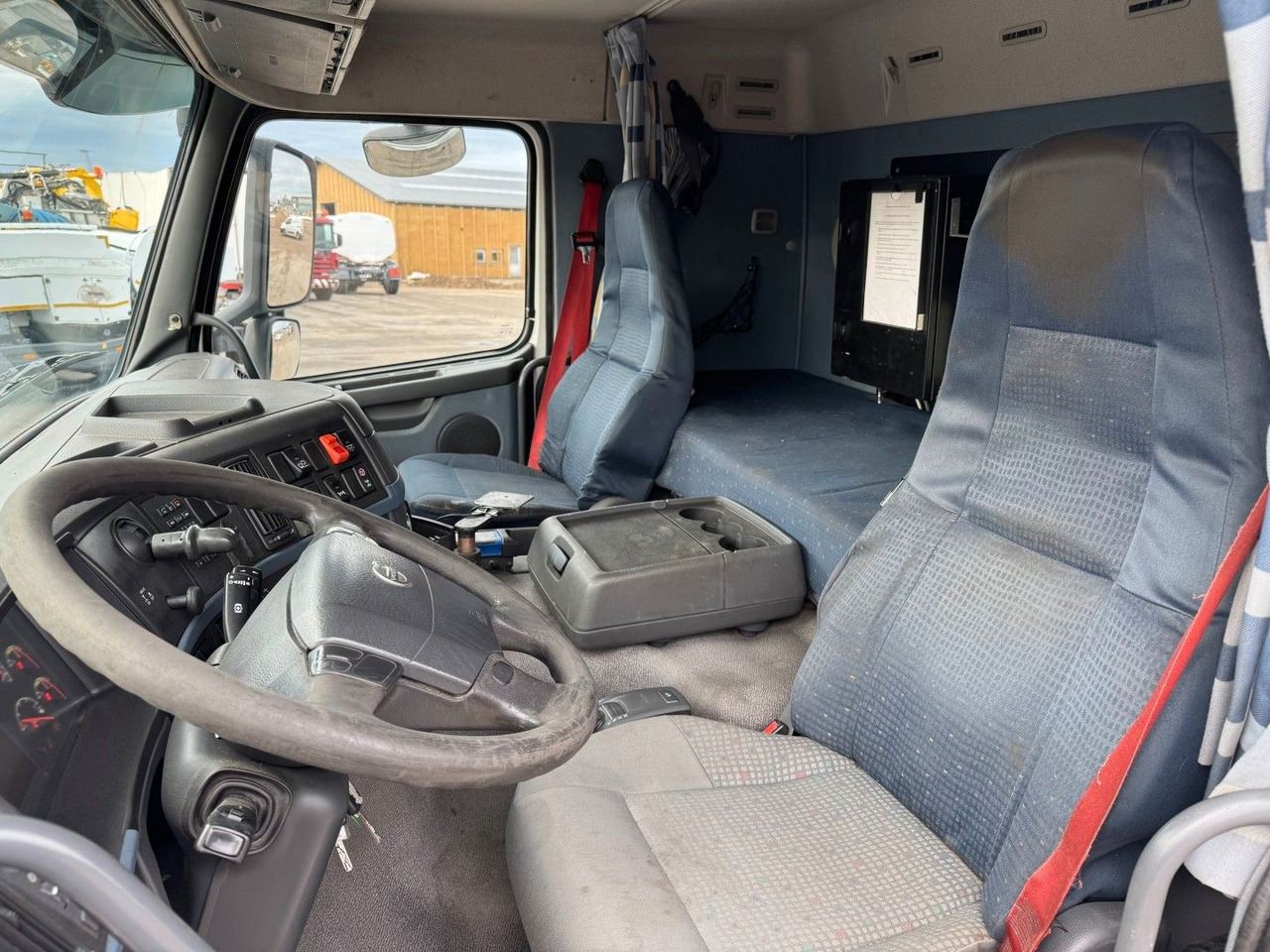 Volvo FM 440 8x2*6 24.000 l. ADR Tanktruck - Kamion cisterna: slika Volvo FM 440 8x2*6 24.000 l. ADR Tanktruck - Kamion cisterna Volvo FM 440 8x2*6 24.000 l. ADR Tanktruck - Kamion cisterna: slika Volvo FM 440 8x2*6 24.000 l. ADR Tanktruck - Kamion cisterna