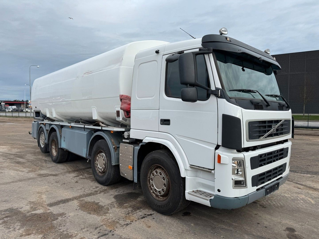 Volvo FM 440 8x2*6 24.000 l. ADR Tanktruck - Kamion cisterna: slika Volvo FM 440 8x2*6 24.000 l. ADR Tanktruck - Kamion cisterna Volvo FM 440 8x2*6 24.000 l. ADR Tanktruck - Kamion cisterna: slika Volvo FM 440 8x2*6 24.000 l. ADR Tanktruck - Kamion cisterna
