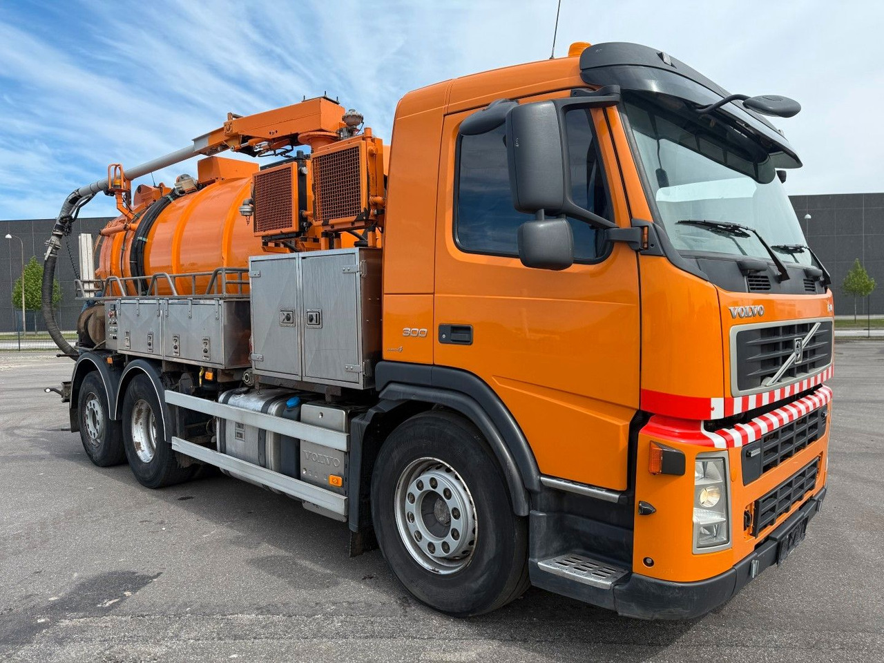 Volvo FM300 6x2*4 Simon Moos 10.500 l. Combi / Tipper - Vakum kamion: slika Volvo FM300 6x2*4 Simon Moos 10.500 l. Combi / Tipper - Vakum kamion Volvo FM300 6x2*4 Simon Moos 10.500 l. Combi / Tipper - Vakum kamion: slika Volvo FM300 6x2*4 Simon Moos 10.500 l. Combi / Tipper - Vakum kamion