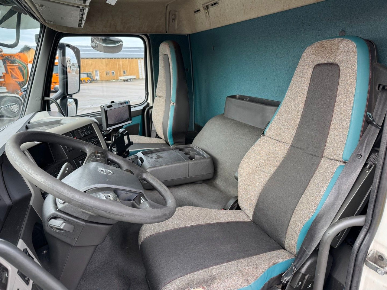 Volvo FM330 6x2*4 Carrier Supra 1250 Mt 9,9m (defekt f - Kamion hladnjača: slika Volvo FM330 6x2*4 Carrier Supra 1250 Mt 9,9m (defekt f - Kamion hladnjača Volvo FM330 6x2*4 Carrier Supra 1250 Mt 9,9m (defekt f - Kamion hladnjača: slika Volvo FM330 6x2*4 Carrier Supra 1250 Mt 9,9m (defekt f - Kamion hladnjača