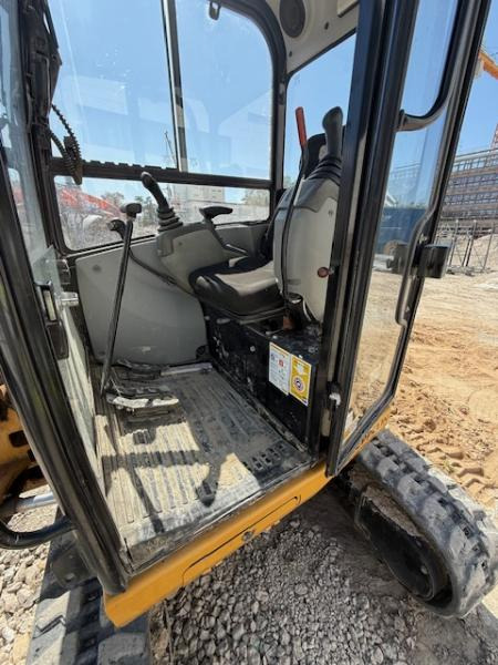 Caterpillar 302.7D CR - Mini bager: slika Caterpillar 302.7D CR - Mini bager Caterpillar 302.7D CR - Mini bager: slika Caterpillar 302.7D CR - Mini bager