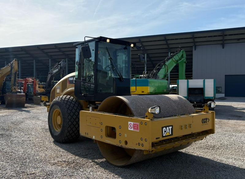 Caterpillar CS66B - Kompaktor: slika Caterpillar CS66B - Kompaktor Caterpillar CS66B - Kompaktor: slika Caterpillar CS66B - Kompaktor