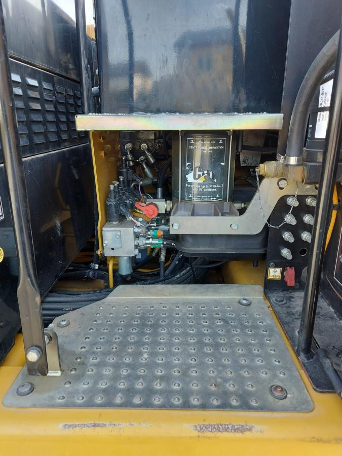 Bager na kotačima Caterpillar M313D VAH: slika Bager na kotačima Caterpillar M313D VAH