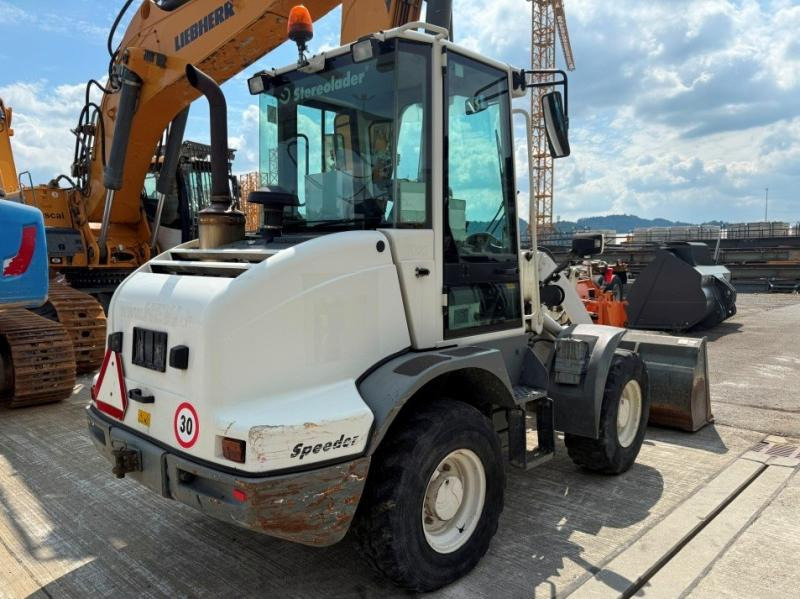 Liebherr L507 - Utovarivač na kotačima: slika Liebherr L507 - Utovarivač na kotačima Liebherr L507 - Utovarivač na kotačima: slika Liebherr L507 - Utovarivač na kotačima