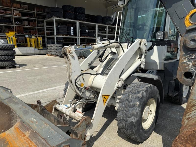 Liebherr L507 - Utovarivač na kotačima: slika Liebherr L507 - Utovarivač na kotačima Liebherr L507 - Utovarivač na kotačima: slika Liebherr L507 - Utovarivač na kotačima